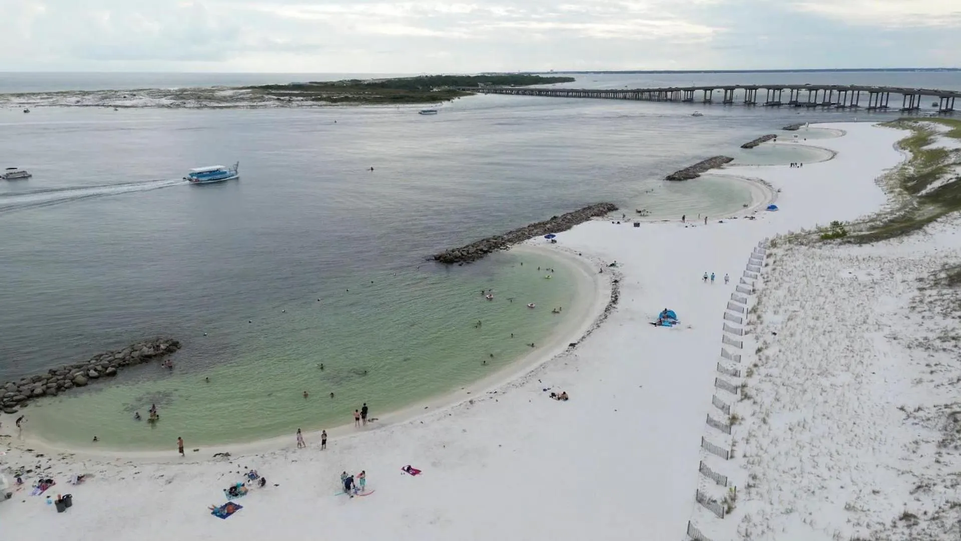 Holiday home Luxurious Beach House, Private Heated Pool, Dedicated Office, Mins Walk To Beach & Shops Destin