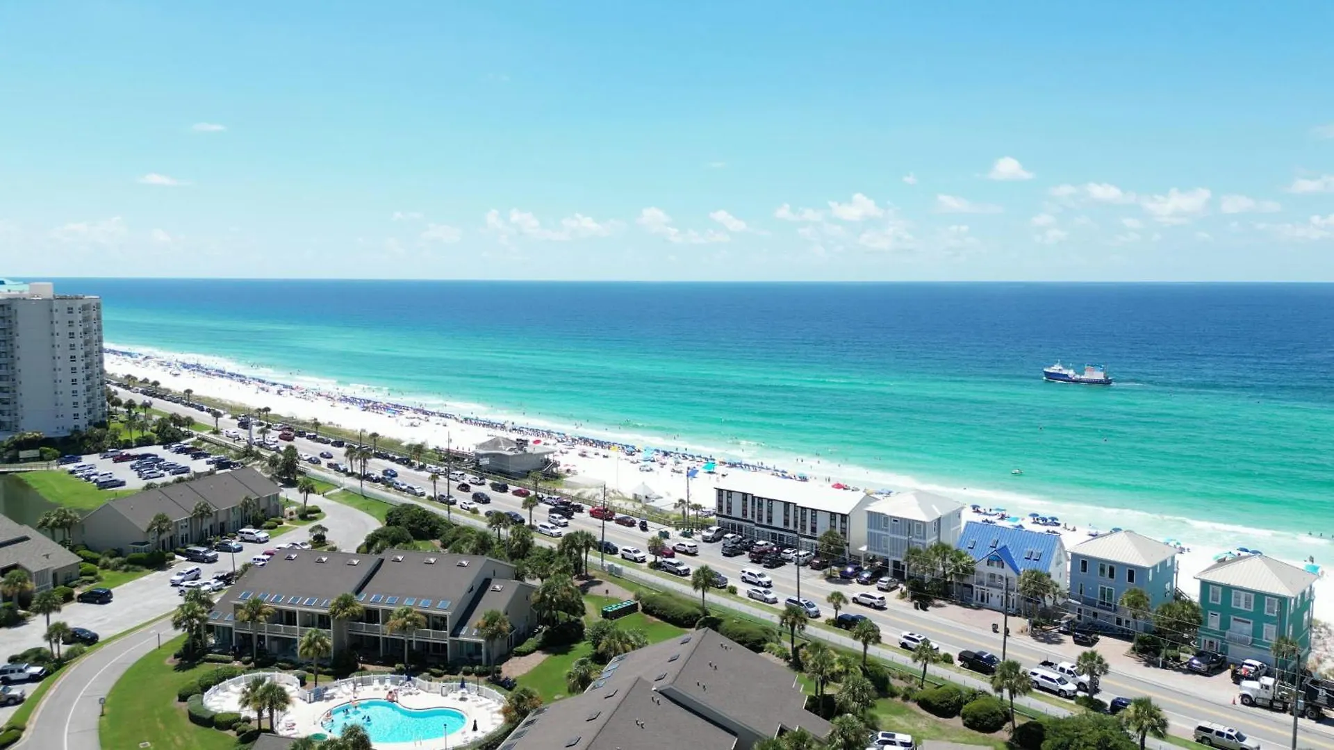 Luxurious Beach House, Private Heated Pool, Dedicated Office, Mins Walk To Beach & Shops Destin