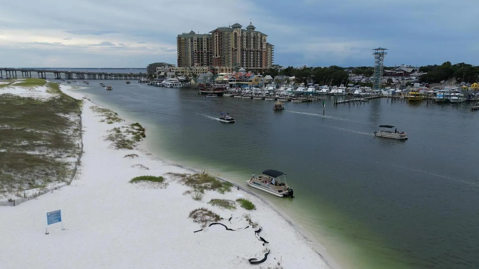 Luxurious Beach House, Private Heated Pool, Dedicated Office, Mins Walk To Beach & Shops Destin United States