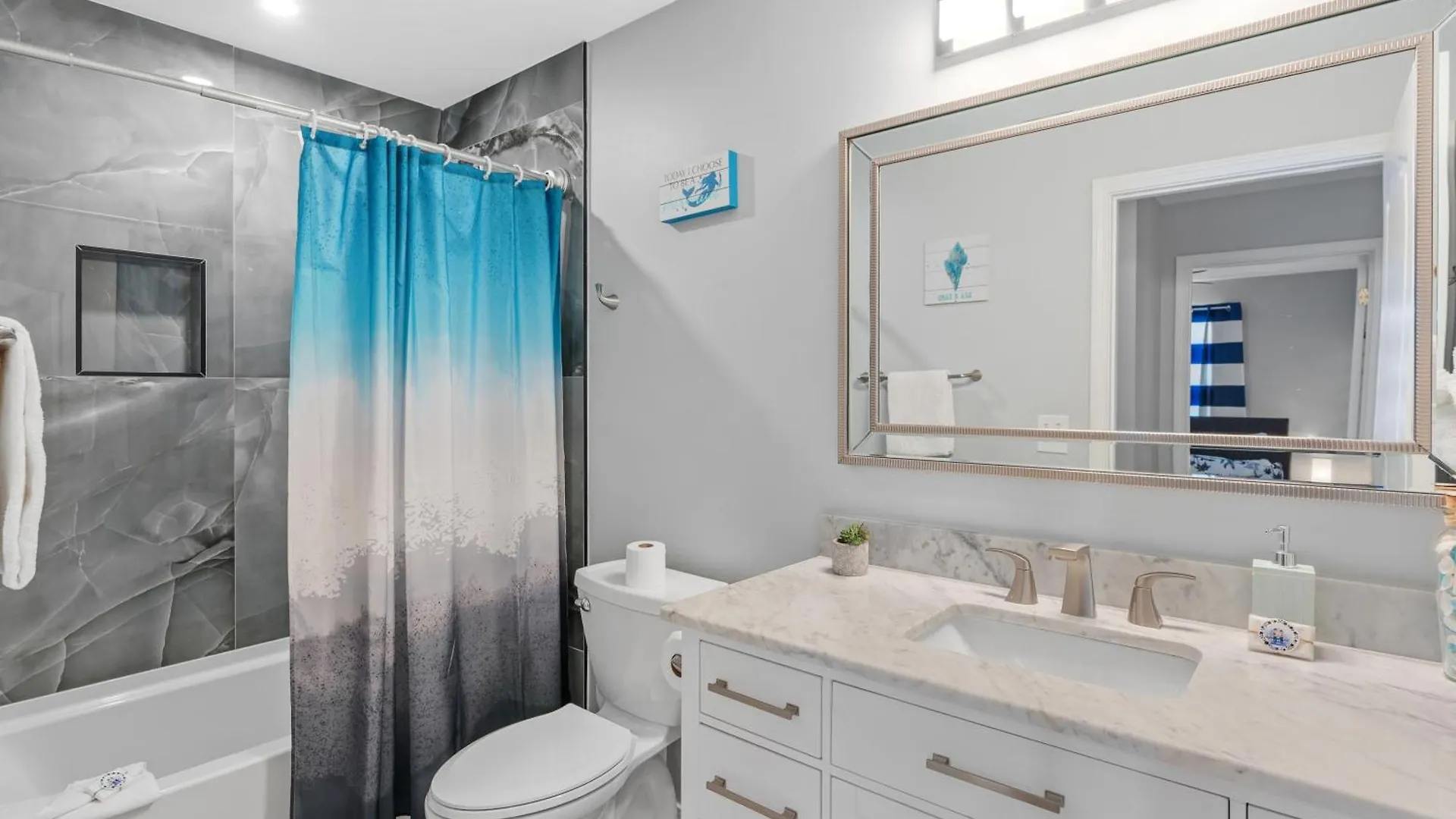 Luxurious Beach House, Private Heated Pool, Dedicated Office, Mins Walk To Beach & Shops Destin United States