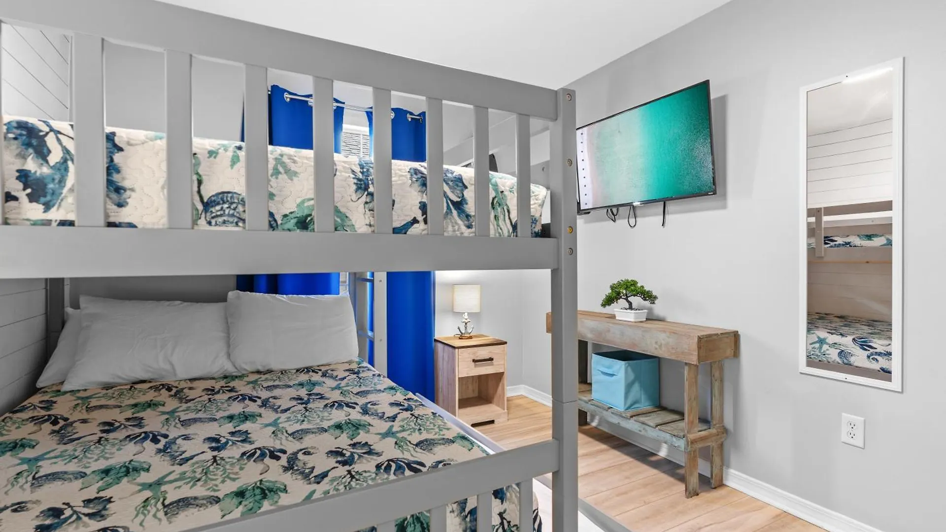 Holiday home Luxurious Beach House, Private Heated Pool, Dedicated Office, Mins Walk To Beach & Shops Destin United States