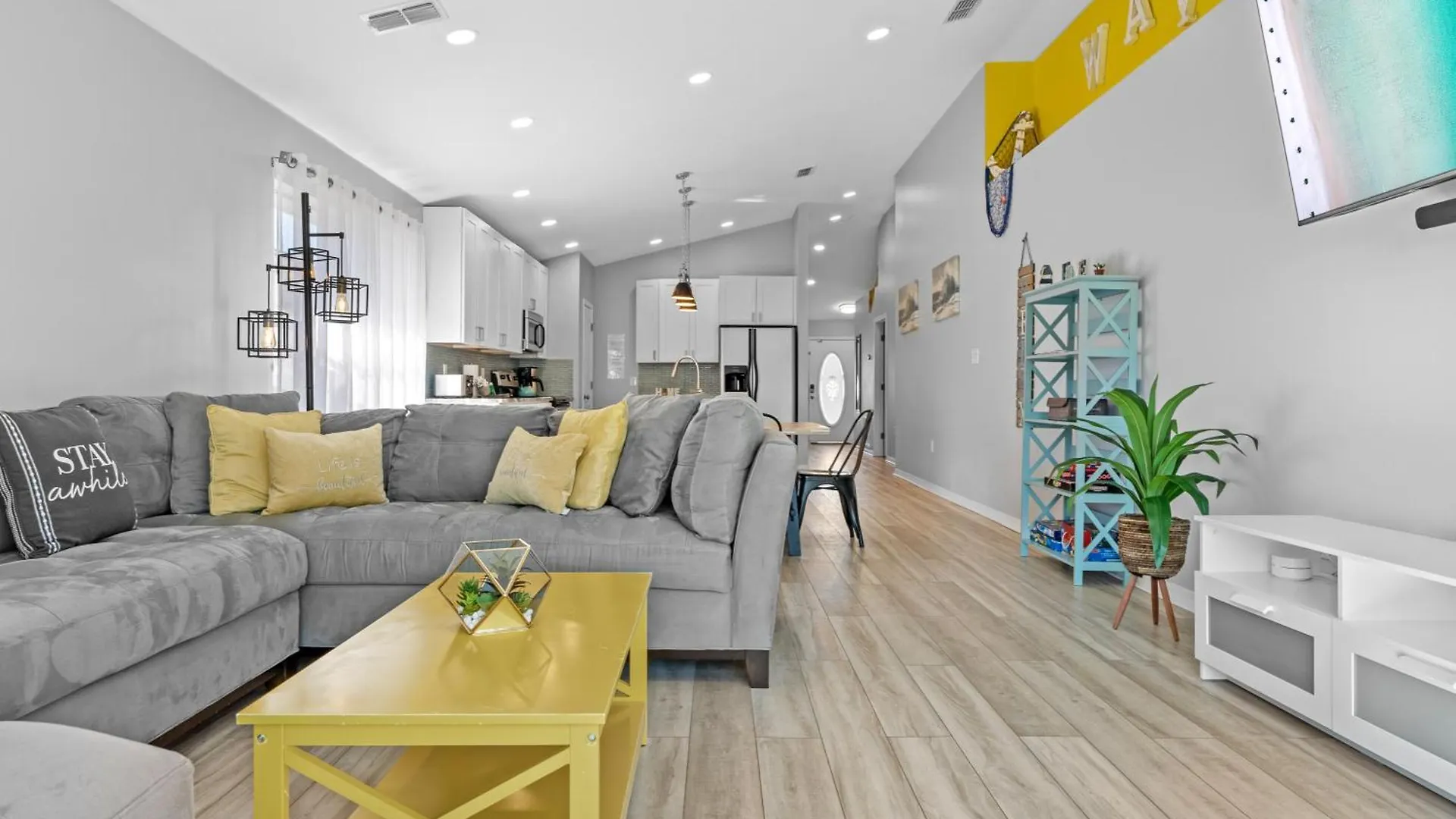 Luxurious Beach House, Private Heated Pool, Dedicated Office, Mins Walk To Beach & Shops Destin Holiday home