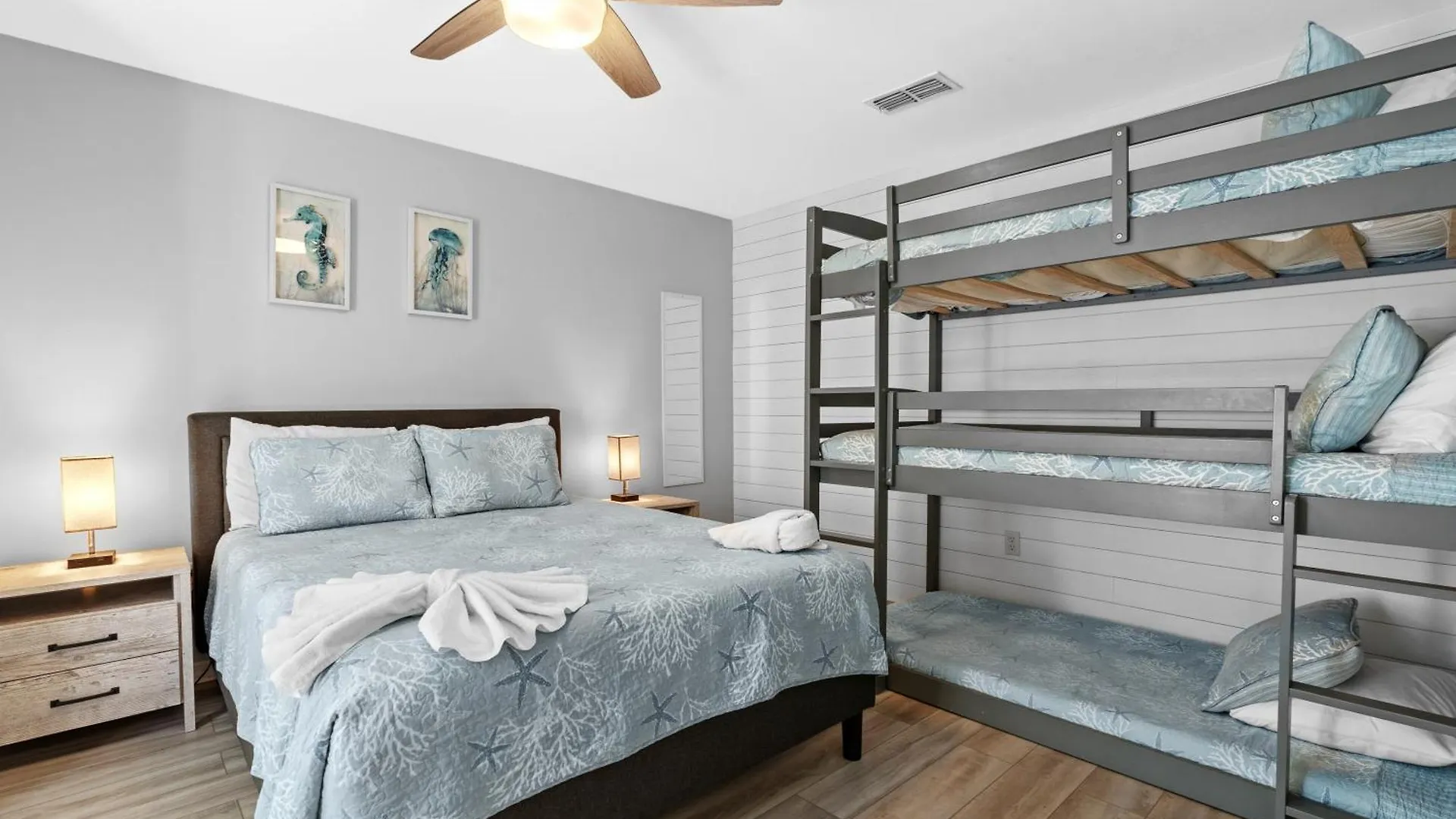 Holiday home Luxurious Beach House, Private Heated Pool, Dedicated Office, Mins Walk To Beach & Shops Destin