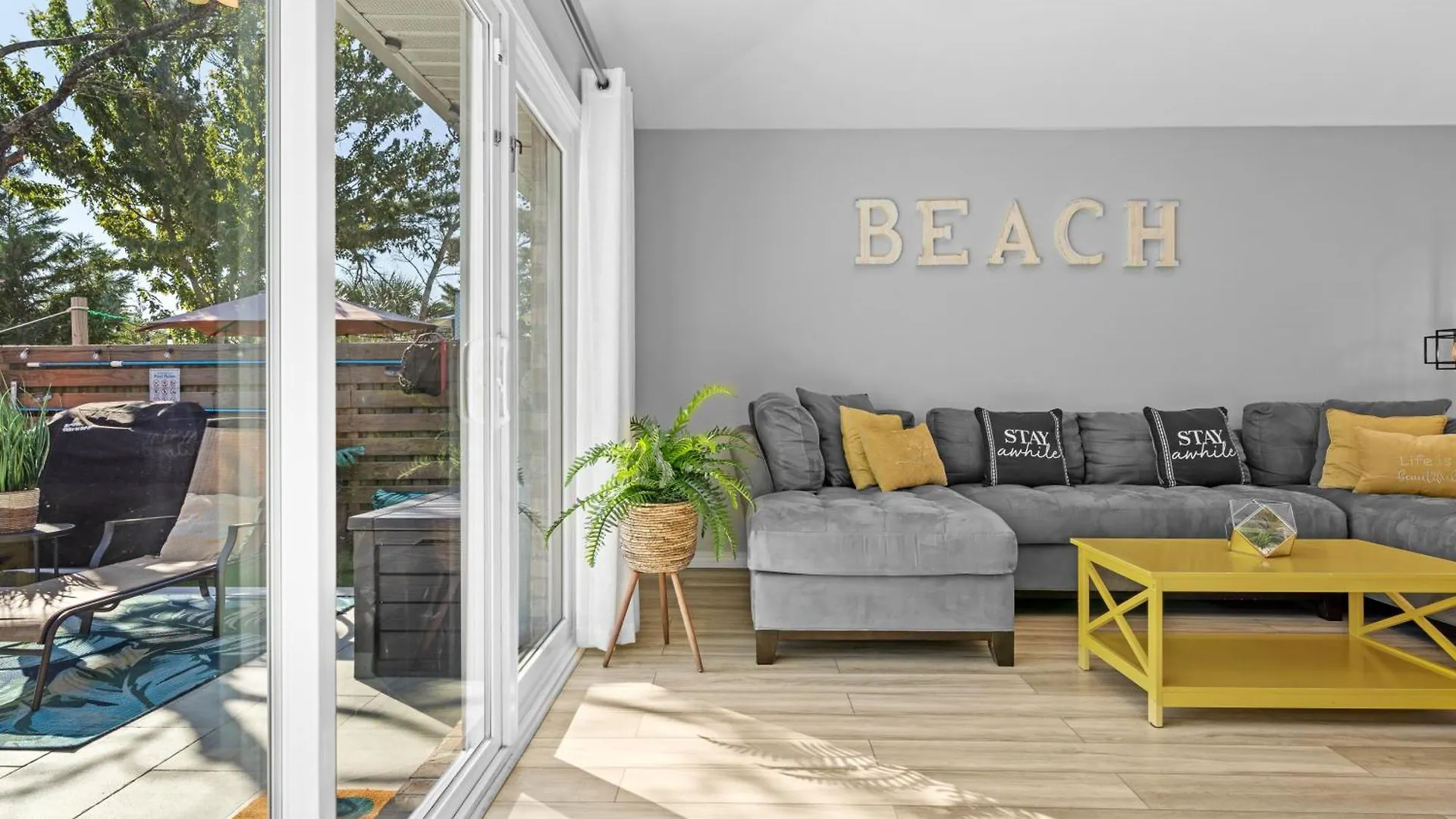 Luxurious Beach House, Private Heated Pool, Dedicated Office, Mins Walk To Beach & Shops Destin Holiday home