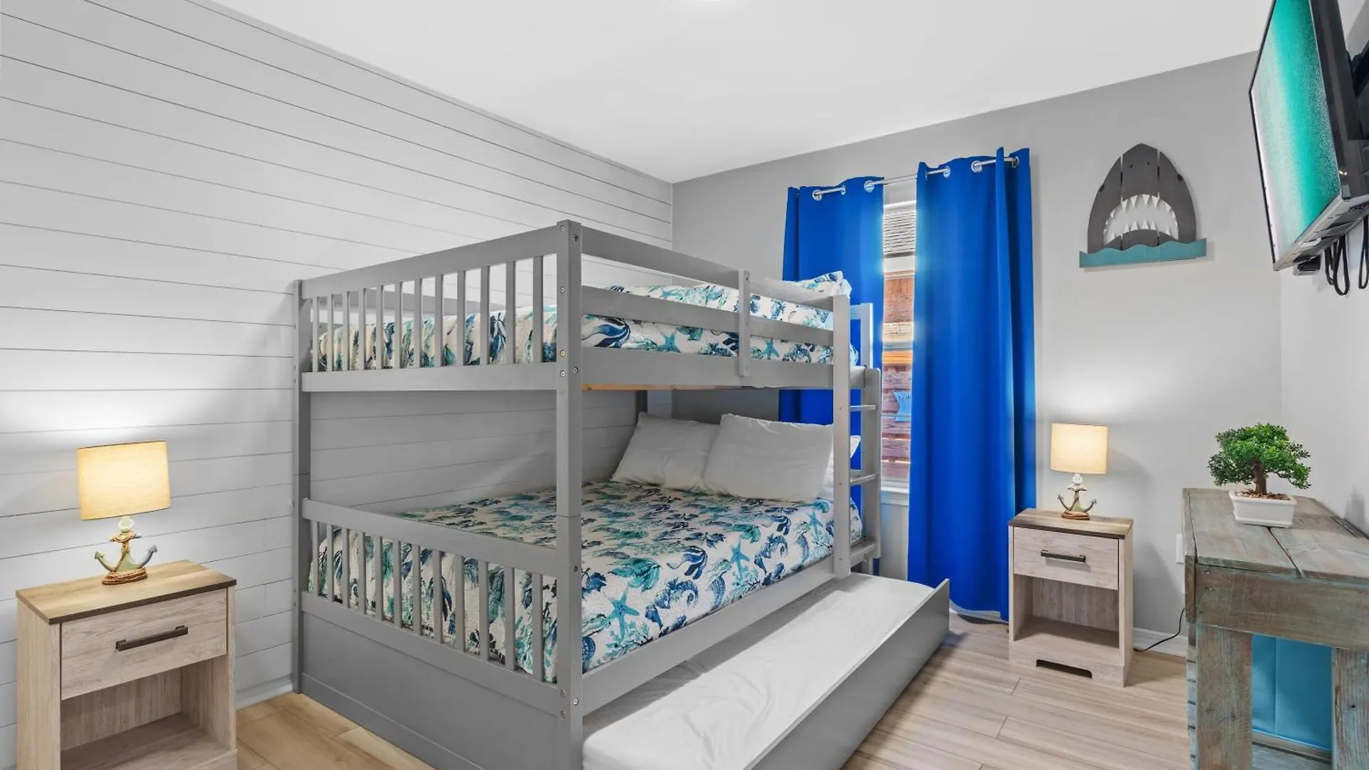 Luxurious Beach House, Private Heated Pool, Dedicated Office, Mins Walk To Beach & Shops Destin Holiday home