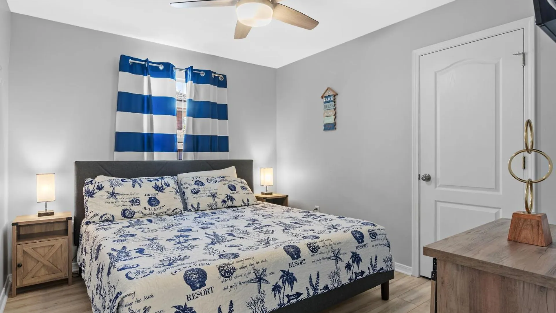 Luxurious Beach House, Private Heated Pool, Dedicated Office, Mins Walk To Beach & Shops Destin