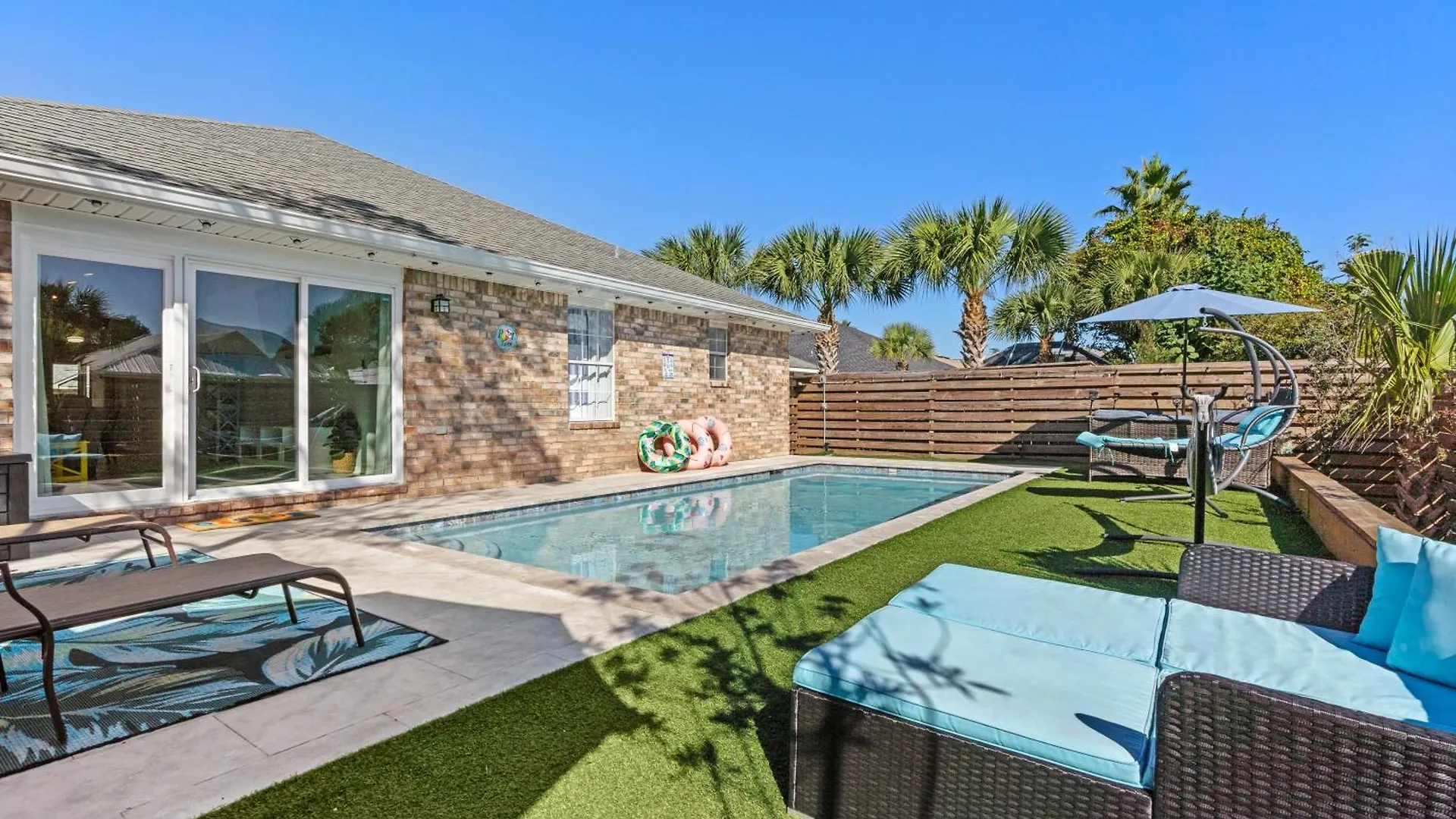 Holiday home Luxurious Beach House, Private Heated Pool, Dedicated Office, Mins Walk To Beach & Shops Destin United States
