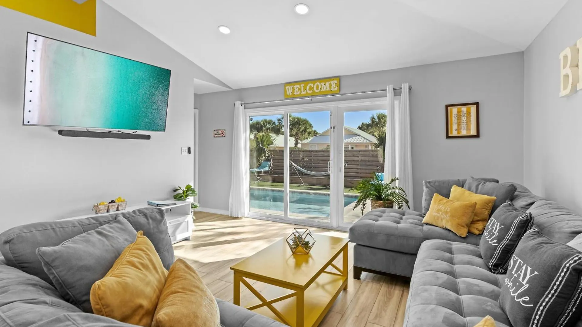 Luxurious Beach House, Private Heated Pool, Dedicated Office, Mins Walk To Beach & Shops Destin