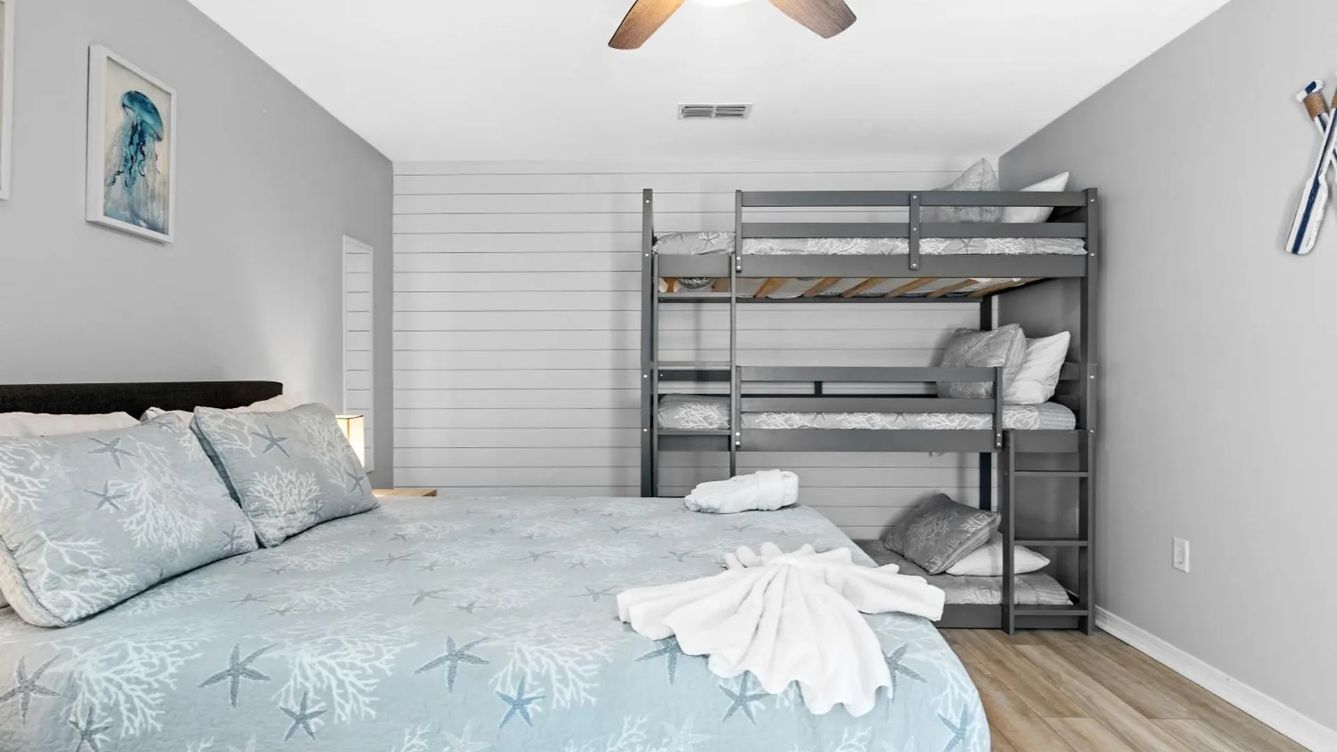 Luxurious Beach House, Private Heated Pool, Dedicated Office, Mins Walk To Beach & Shops Destin United States